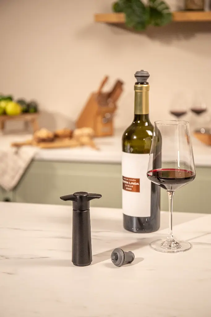 Weinpumpe schwarz (1 Pumpe, 1 Wein Stopper) Blisterkarte