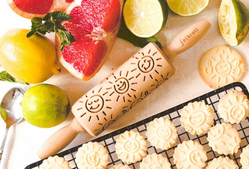 Nudelholz Sonne Lachend