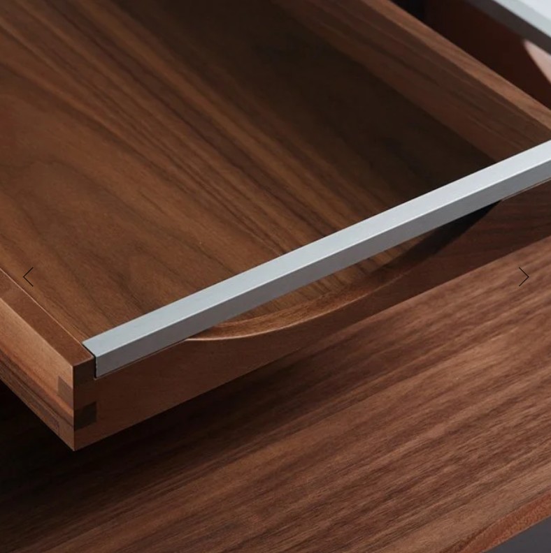 Serviertablett mit Griffen 