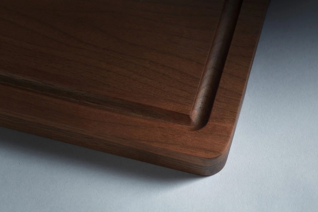 Schneidbrett mit Saftrille 